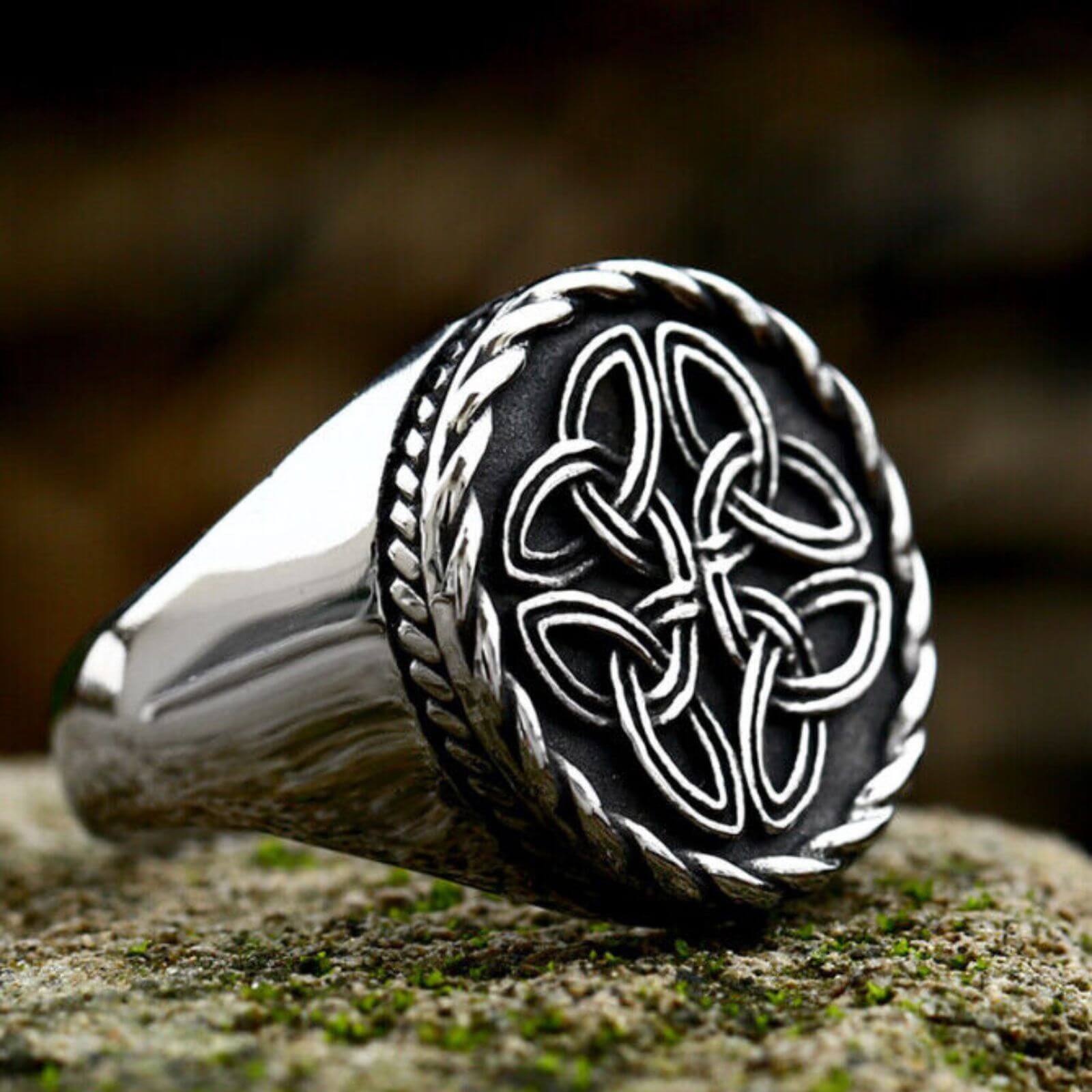 Black Silver Round Ring