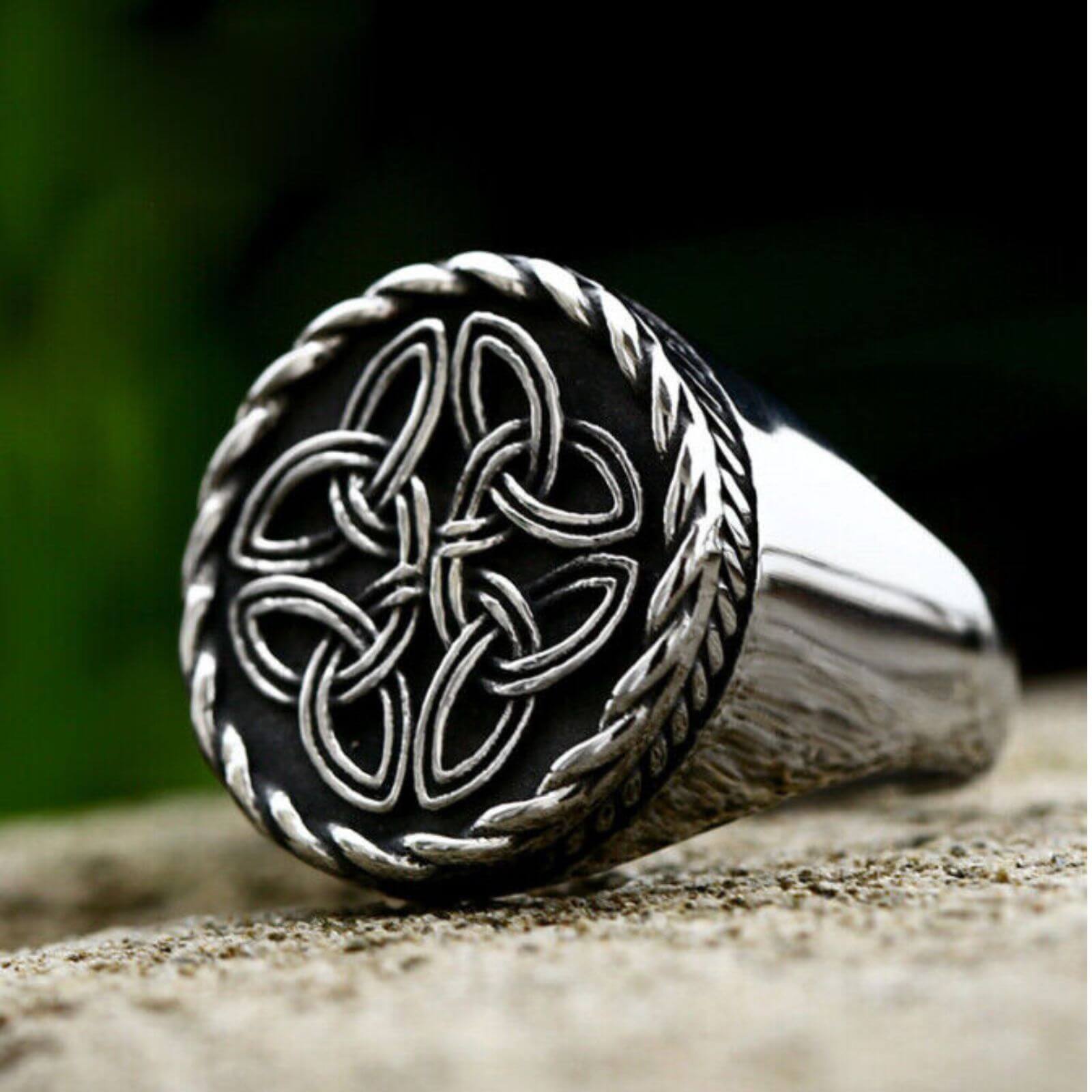 Black Silver Round Ring