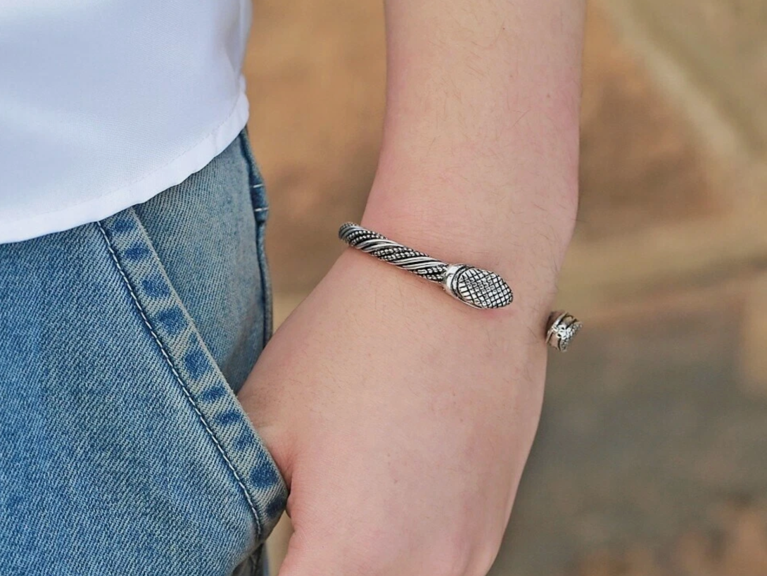 silver male bracelet